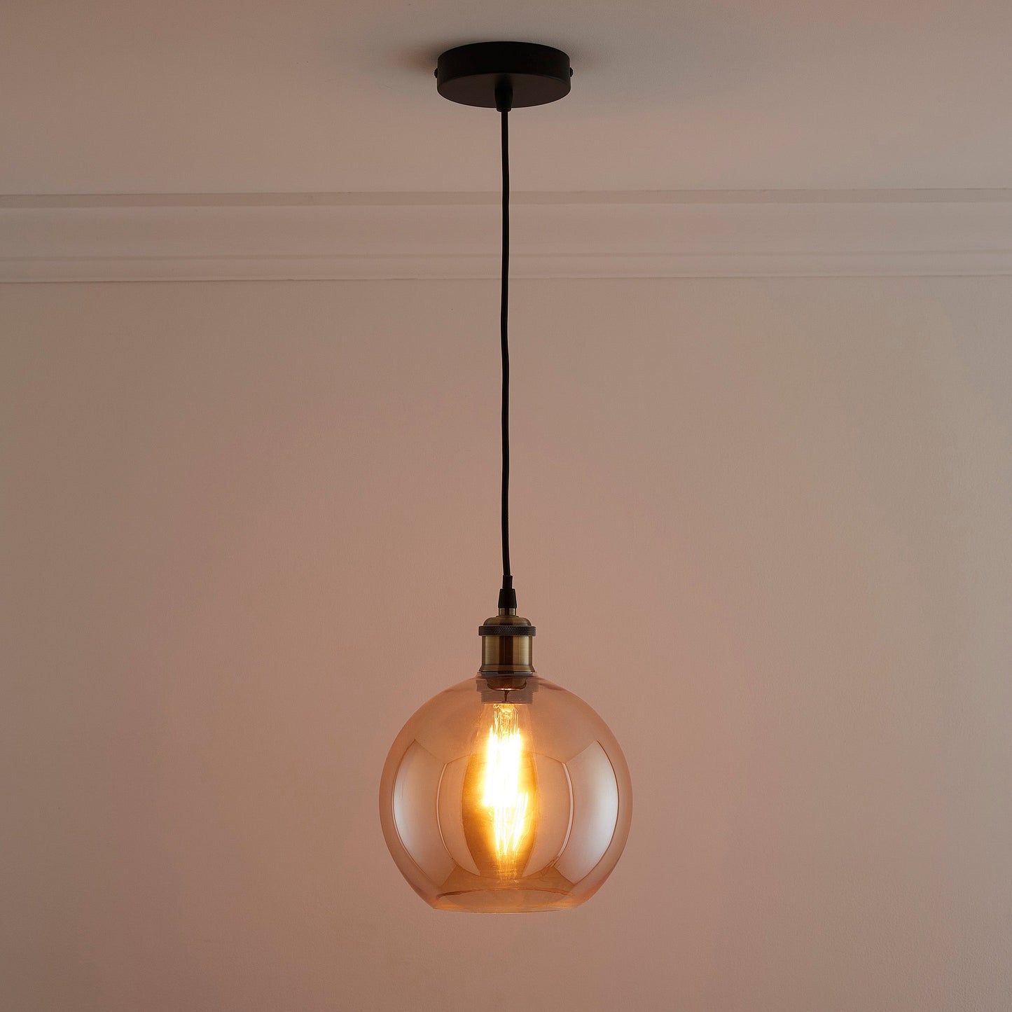 Antonio 1 Licht Hängende Glas-Deckenpendelleuchte mit Filament-Glühbirne 3 Farben erhältlich: Bernstein, Rauchtöne und Klar