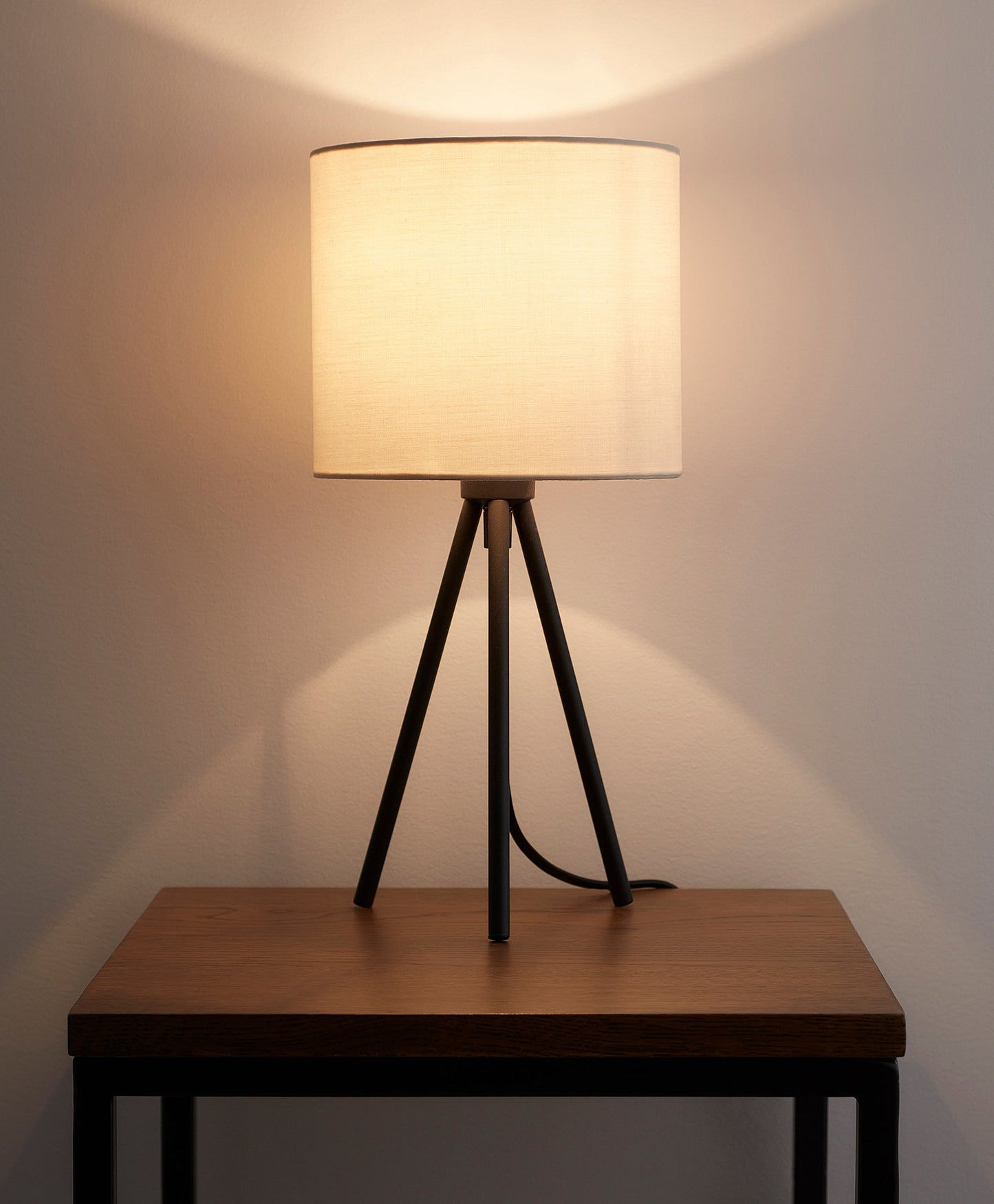 Leena Minimalistische Metall-Stativ-Stehlampe oder Tischlampe in Creme, Grau oder Schwarz