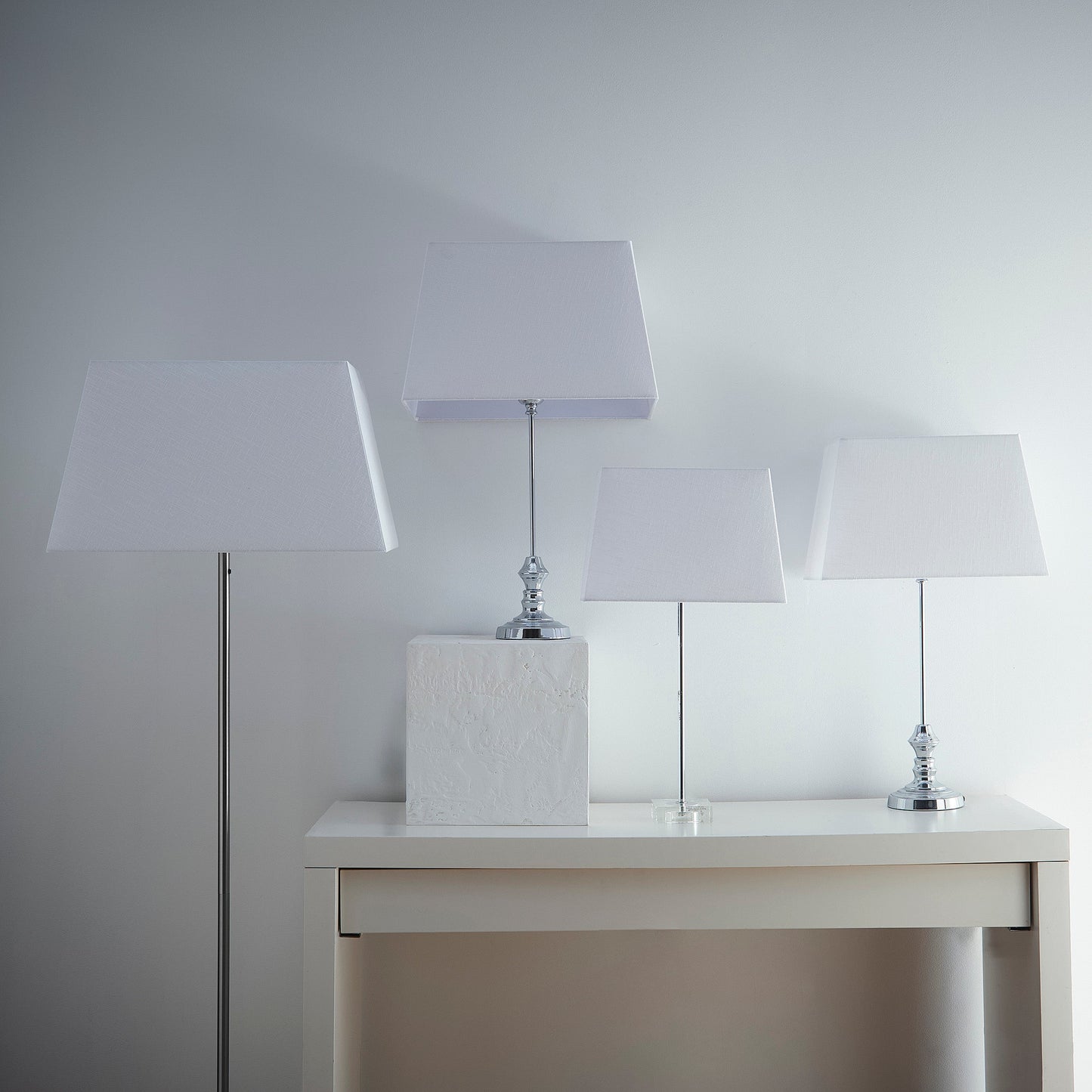 Weißer moderner rechteckiger Leinen-Lampenschirm für Tisch- oder Stehlampen erhältlich in 13", 15", 17" oder 21"
