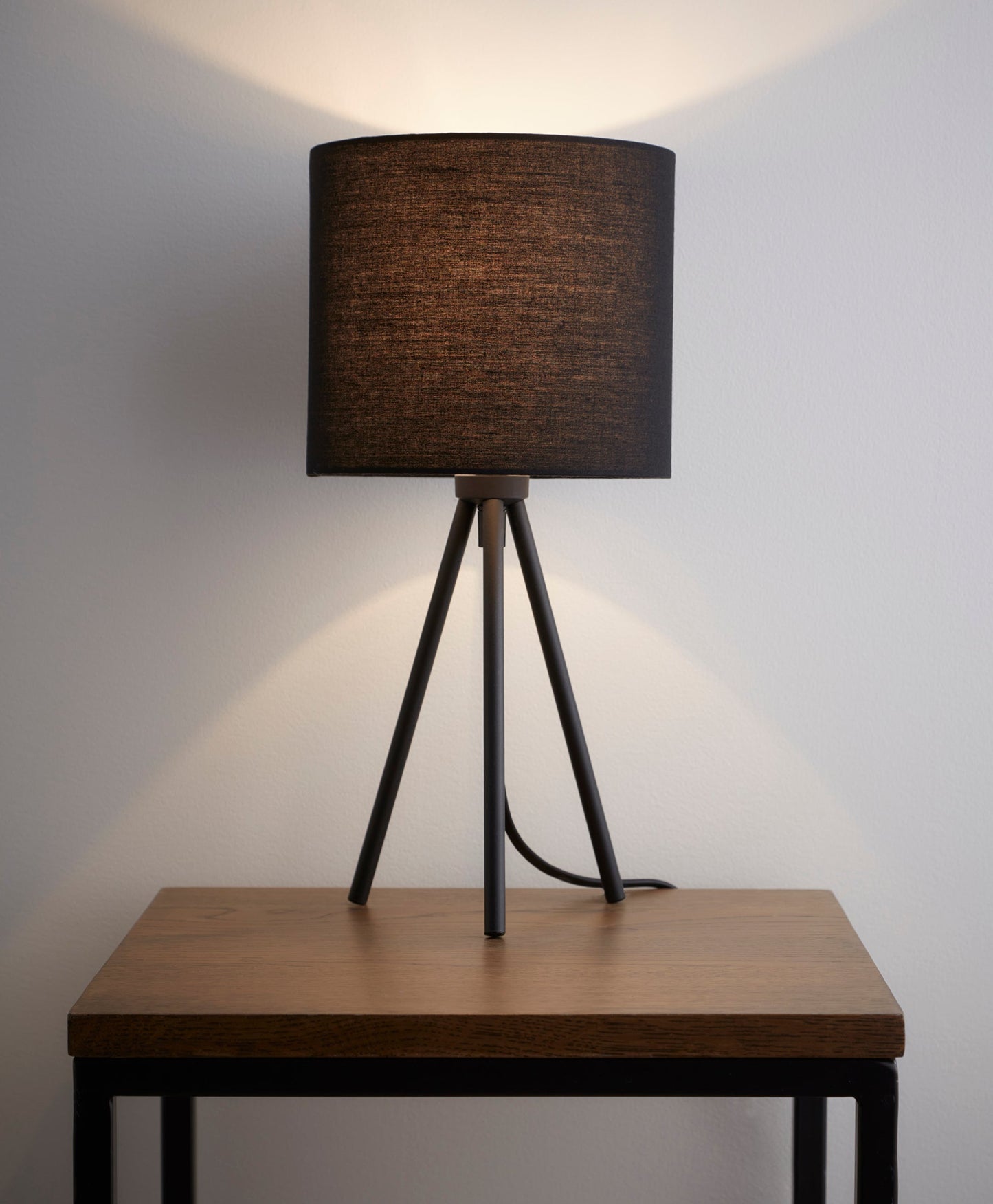 Leena Minimalistische Metall-Stativ-Stehlampe oder Tischlampe in Creme, Grau oder Schwarz