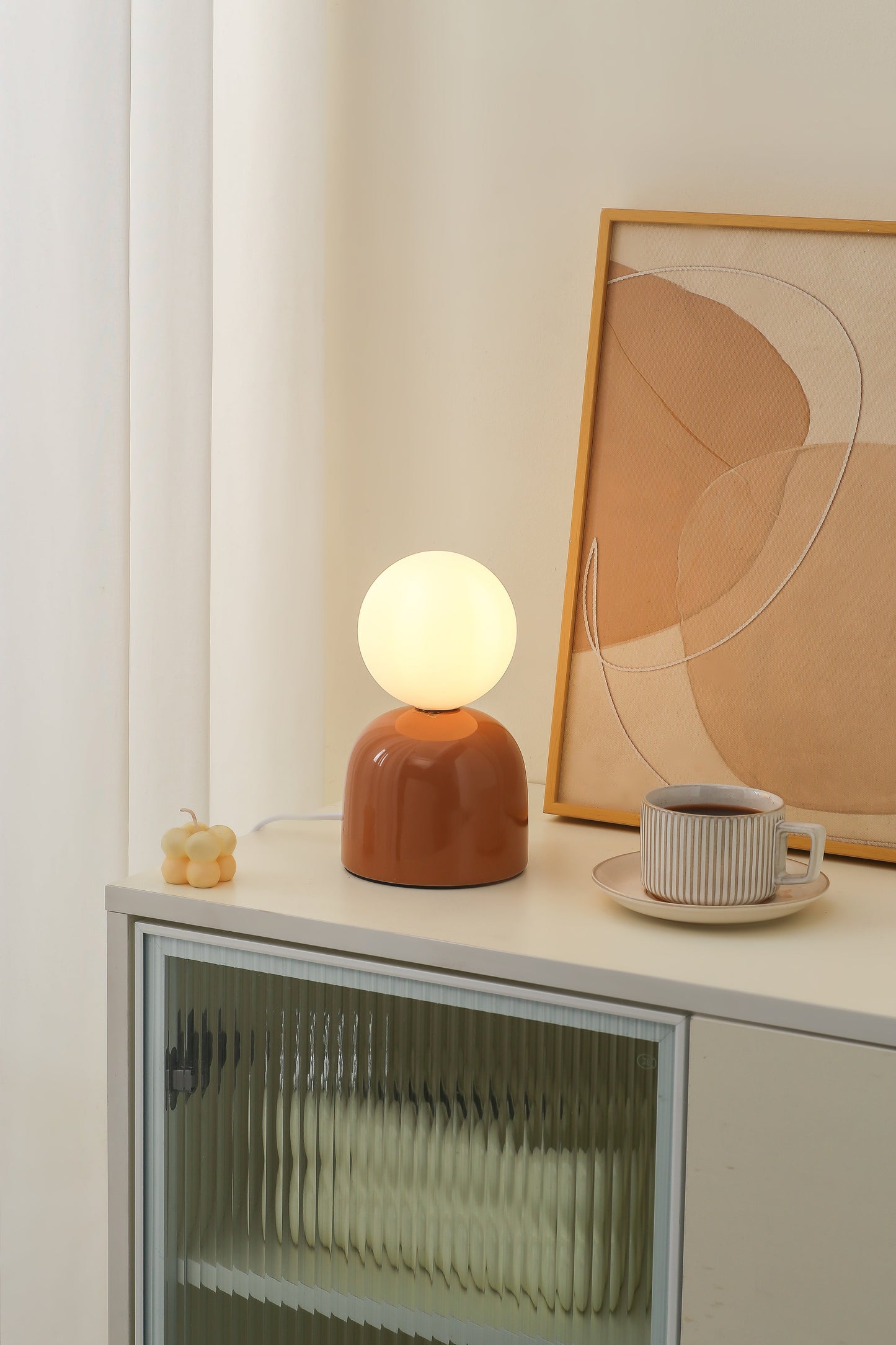 Kleine Keramik-Tischlampe in Braun, Aqua Blau oder Sanftgrün mit einem opaken Glasschirm
