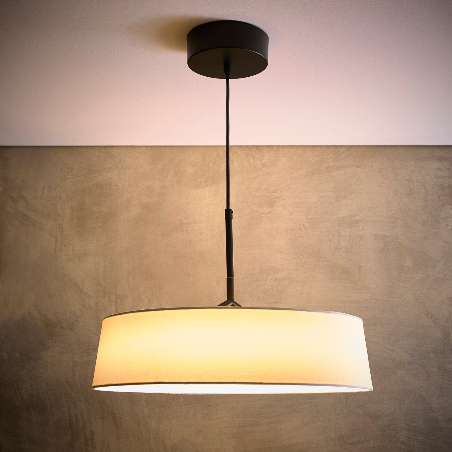 Luna Schwarze Stehlampe, Tischlampe oder Deckenpendelleuchte mit weißen Schirmen und integriertem LED