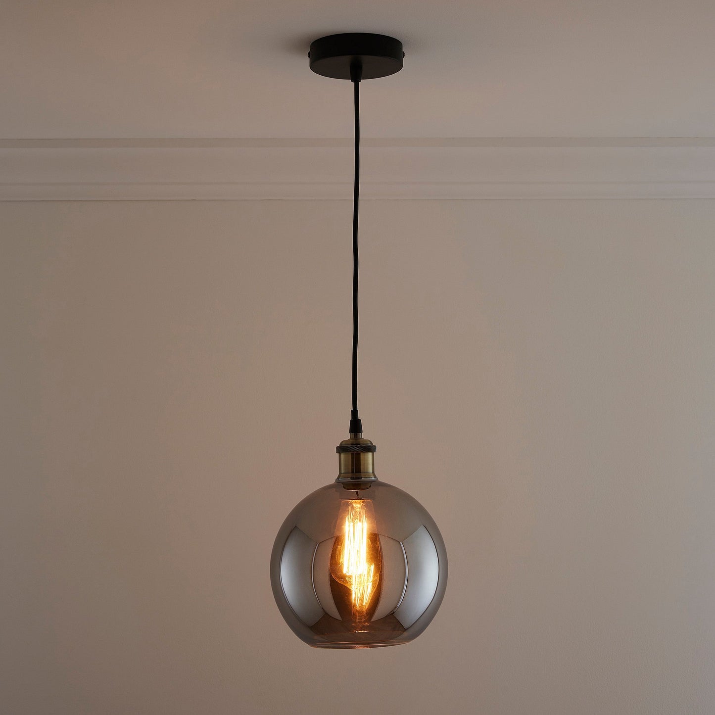Antonio 1 Licht Hängende Glas-Deckenpendelleuchte mit Filament-Glühbirne 3 Farben erhältlich: Bernstein, Rauchtöne und Klar