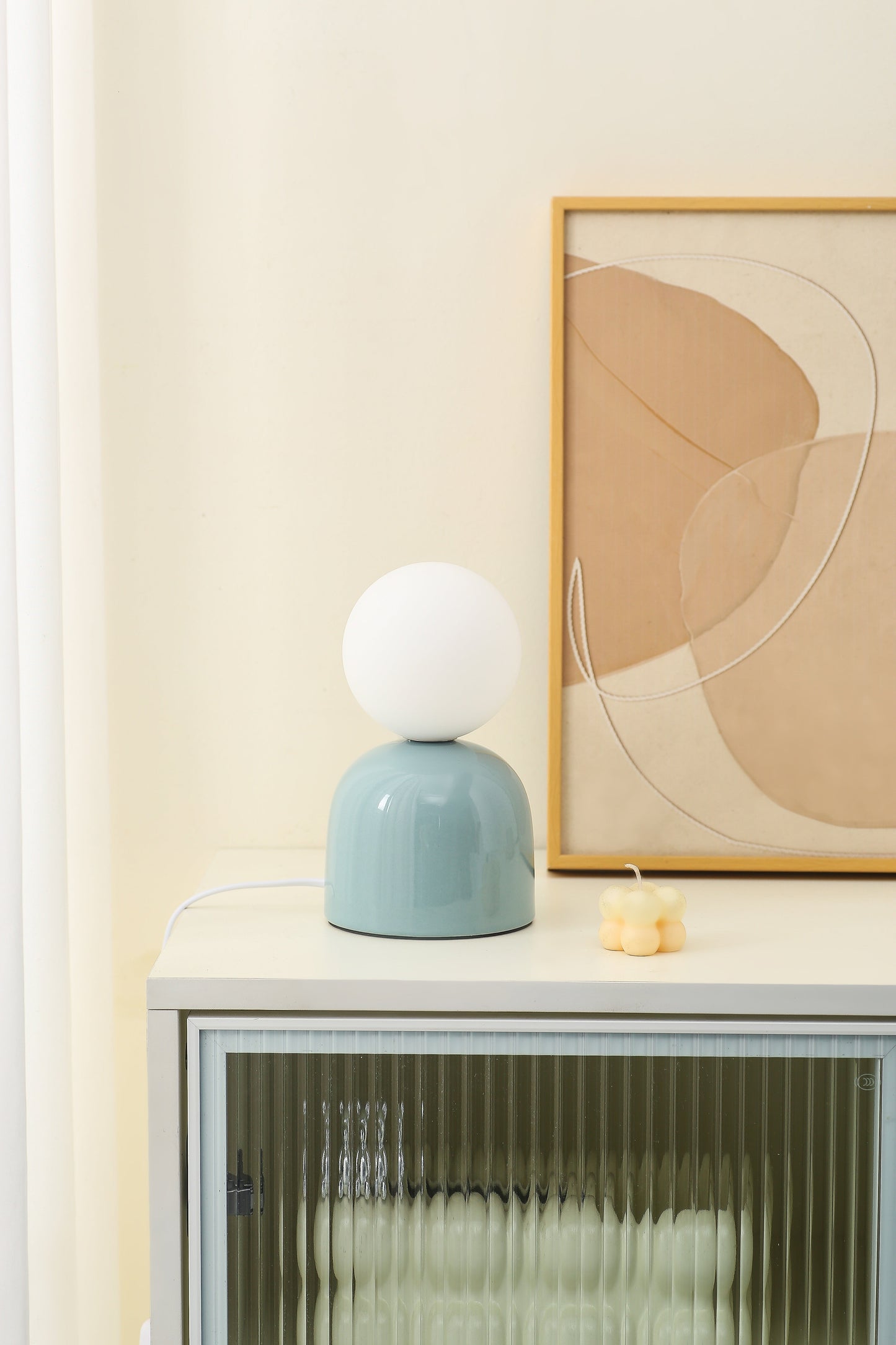 Kleine Keramik-Tischlampe in Braun, Aqua Blau oder Sanftgrün mit einem opaken Glasschirm