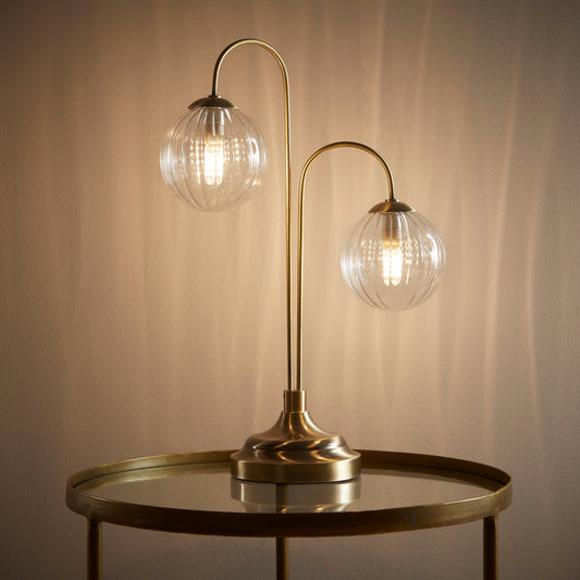Antike Messing- oder Chrom-Tisch- oder Stehlampen mit Glas-Globus-Schirmen im hängenden Zweig-Stil