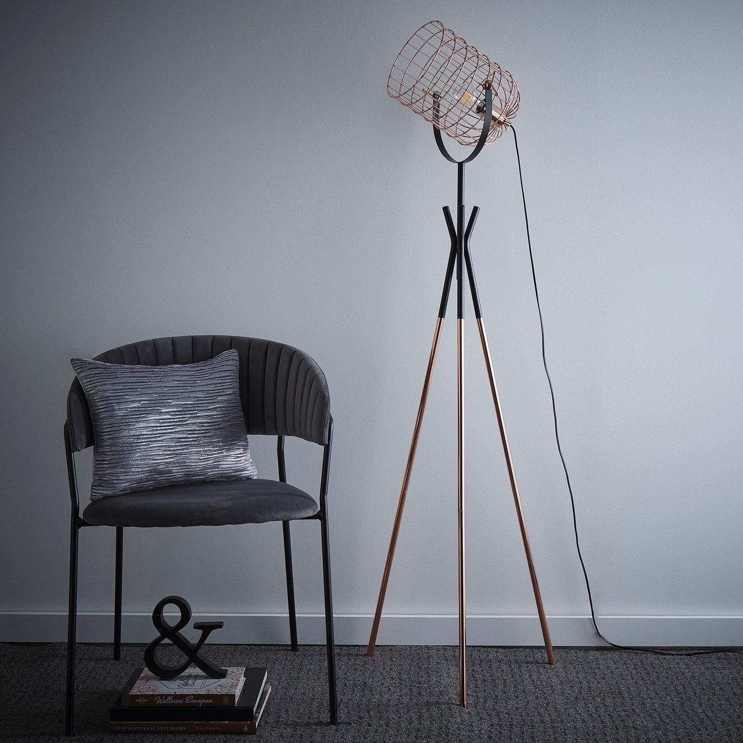 Tripod Kupfer Tischlampe und Stehlampe-Option mit einem industriellen Metallkäfig-Stil und einer polierten Kupfer- und schwarzen Oberfläche
