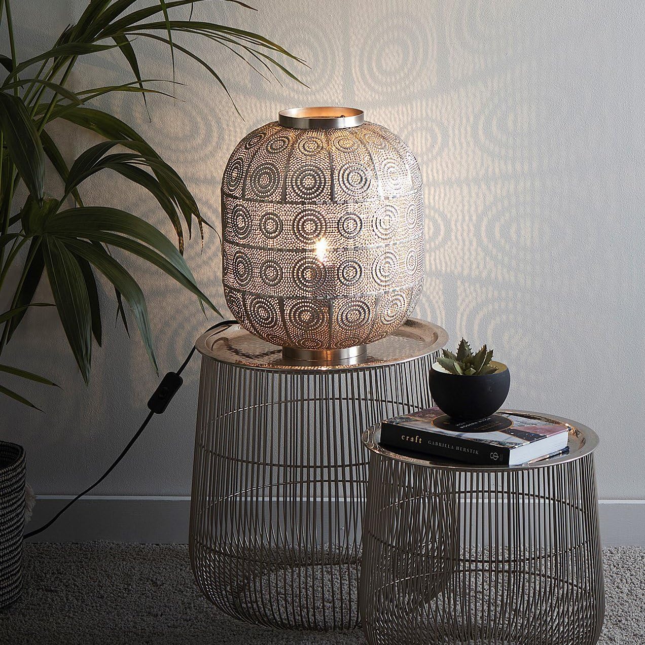 Geometrisches Muster Marokkanisches Design Tischlampe, Stehlampe oder Pendelleuchte | Satin Nickel Korb-ähnliche zeitgenössische Beleuchtungslösung für moderne Häuser