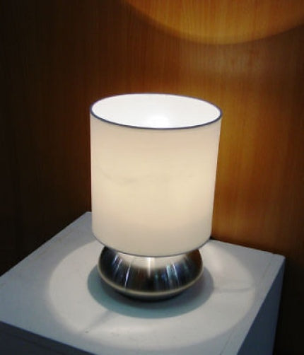 Silberne Chrom-Paar Touch-Lampen mit weißem Lampenschirm und stufenloser Dimmoption