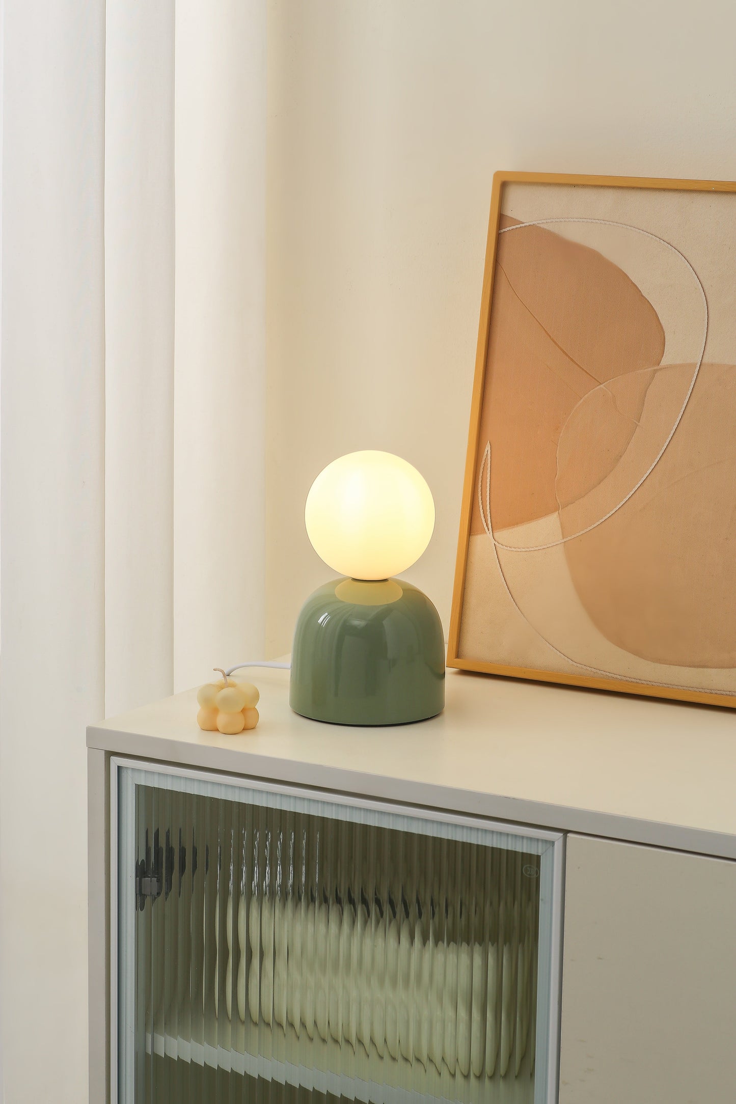 Kleine Keramik-Tischlampe in Braun, Aqua Blau oder Sanftgrün mit einem opaken Glasschirm
